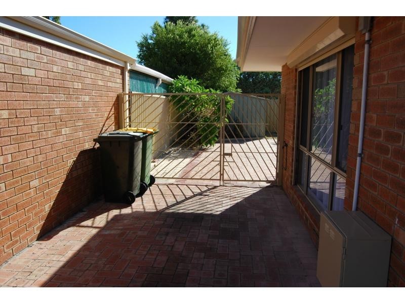 6/13 Grebe Gardens, Yangebup WA 6164