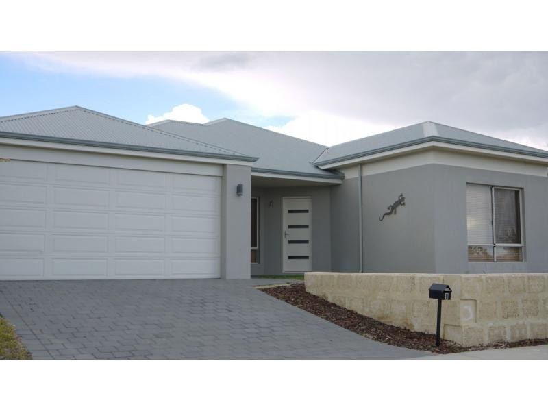 8 Lunar Street, Yanchep WA 6035