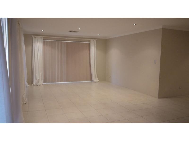 8 Lunar Street, Yanchep WA 6035