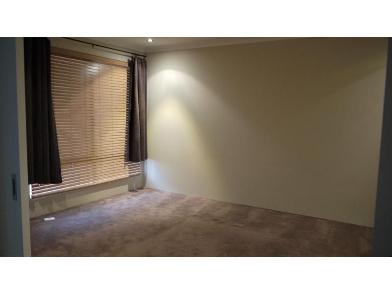 8 Lunar Street, Yanchep WA 6035