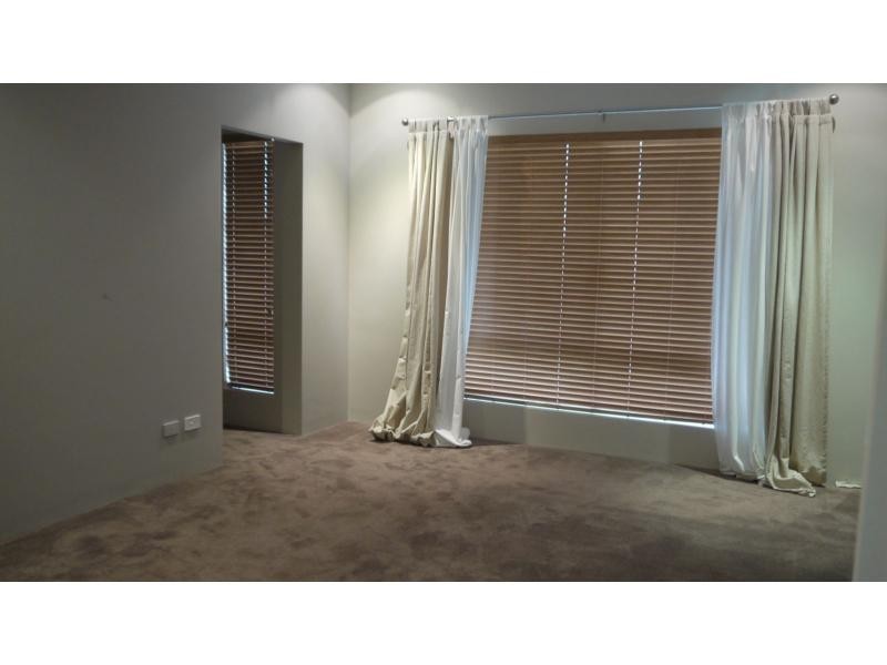 8 Lunar Street, Yanchep WA 6035