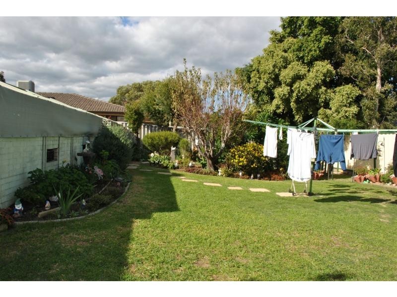 16 REYNOLDS Drive, Swan View WA 6056