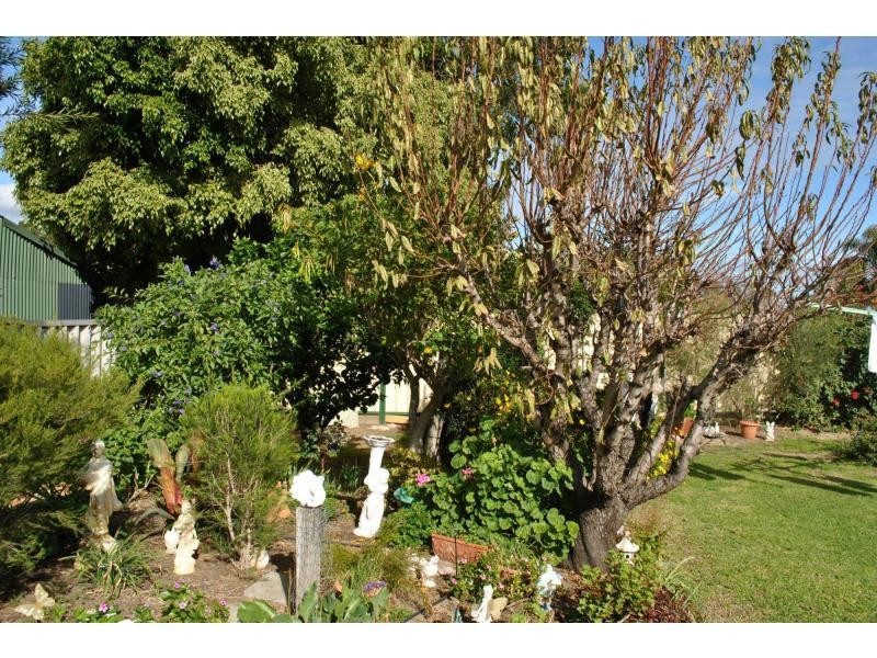 16 REYNOLDS Drive, Swan View WA 6056