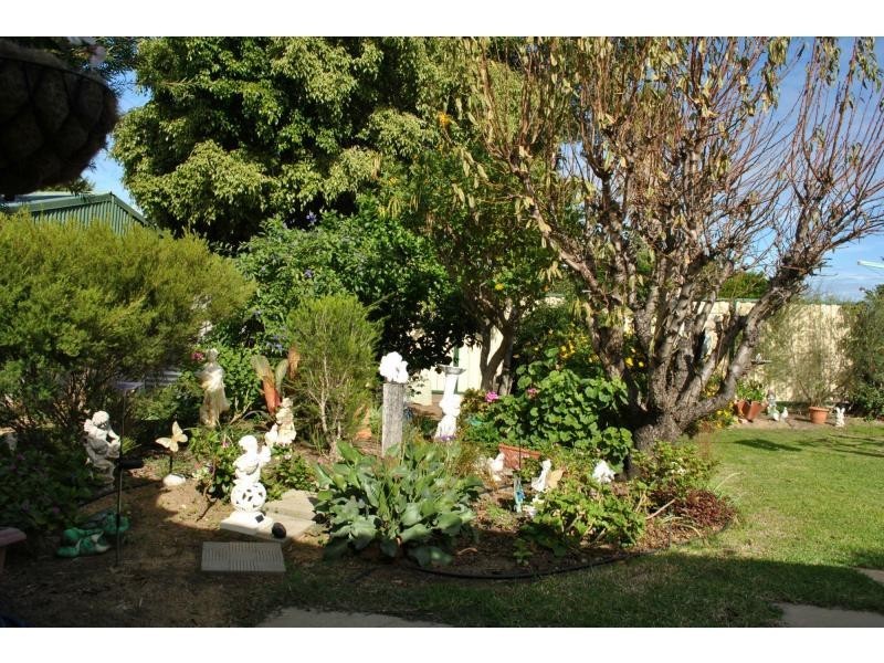 16 REYNOLDS Drive, Swan View WA 6056