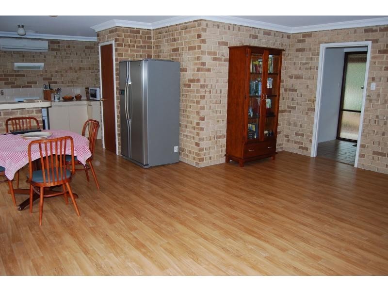 8 Cockatoo Drive, Mundaring WA 6073