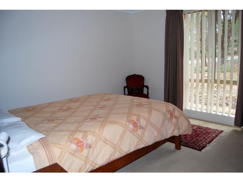 8 Cockatoo Drive, Mundaring WA 6073