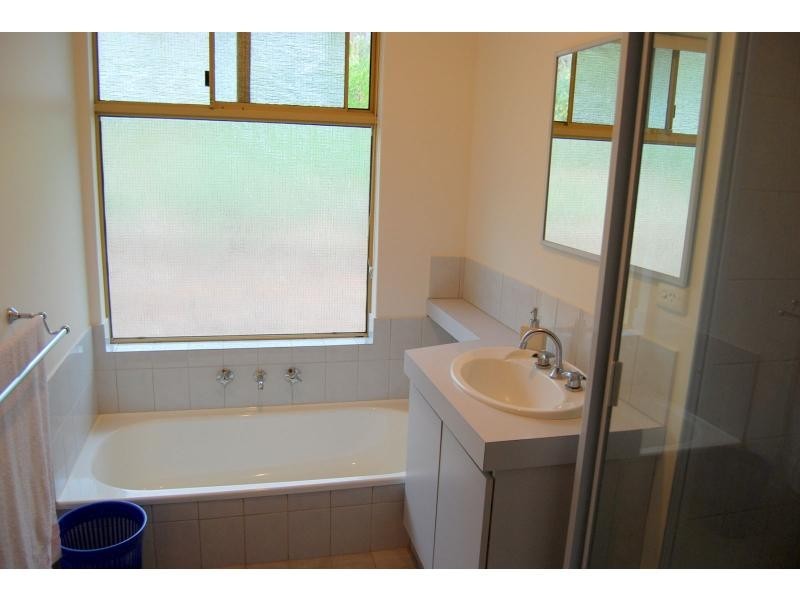 8 Cockatoo Drive, Mundaring WA 6073