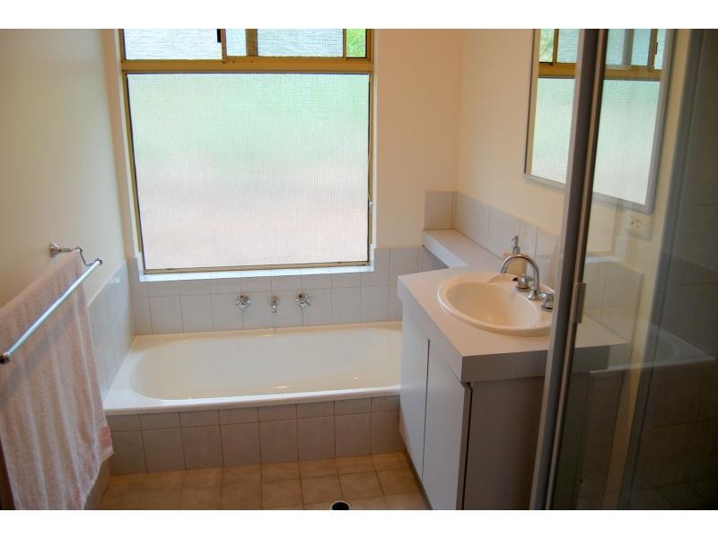 8 Cockatoo Drive, Mundaring WA 6073