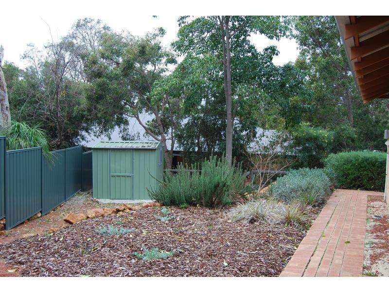 8 Cockatoo Drive, Mundaring WA 6073