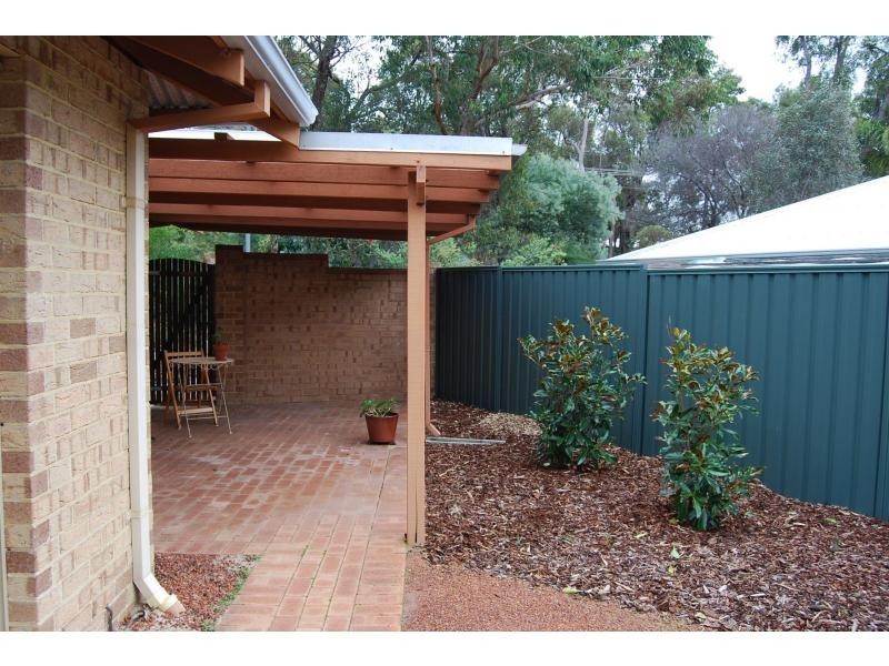 8 Cockatoo Drive, Mundaring WA 6073