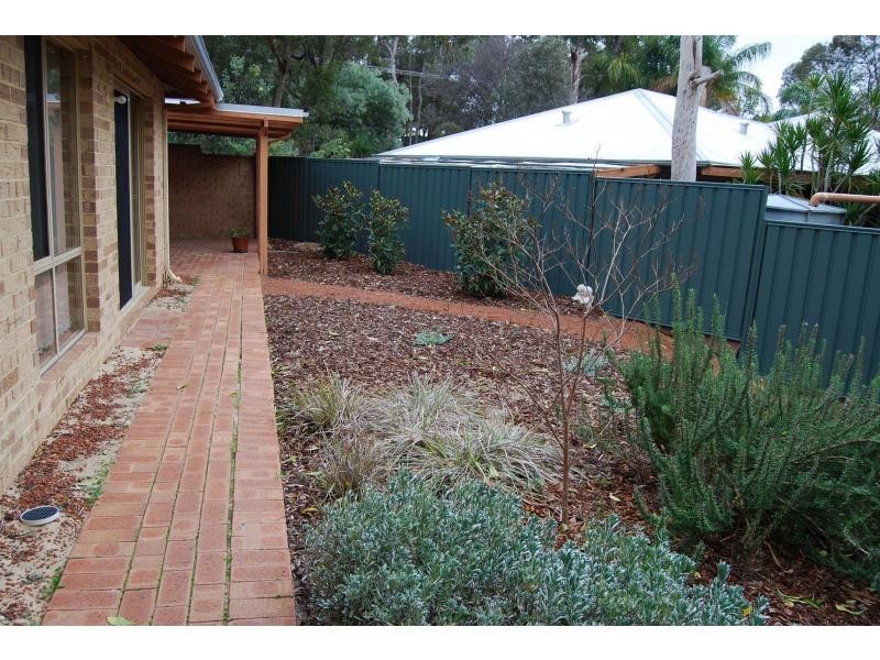 8 Cockatoo Drive, Mundaring WA 6073