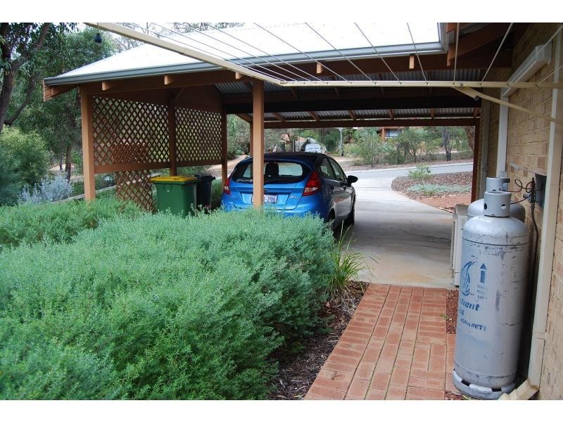 8 Cockatoo Drive, Mundaring WA 6073