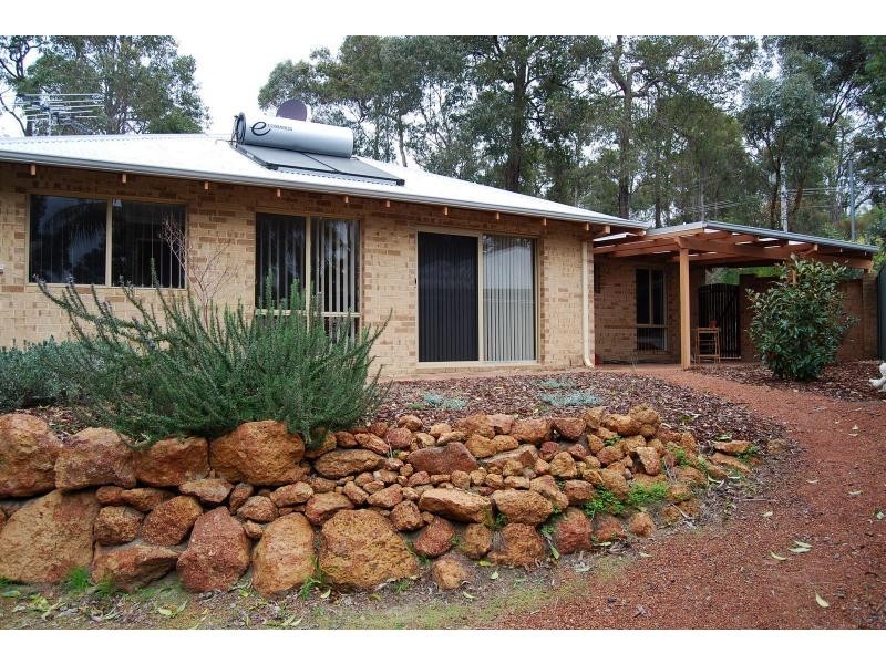 8 Cockatoo Drive, Mundaring WA 6073