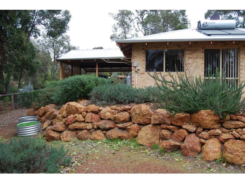 8 Cockatoo Drive, Mundaring WA 6073