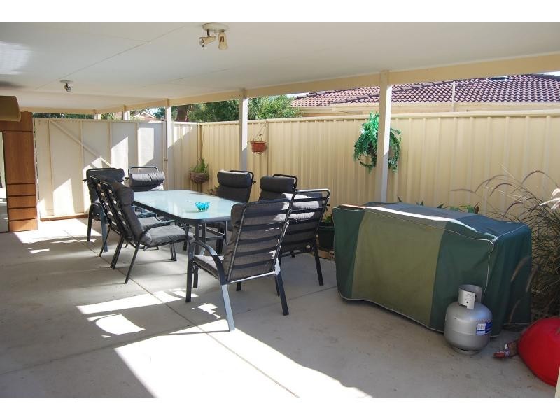 2 Grimsel Court, Coodanup WA 6210