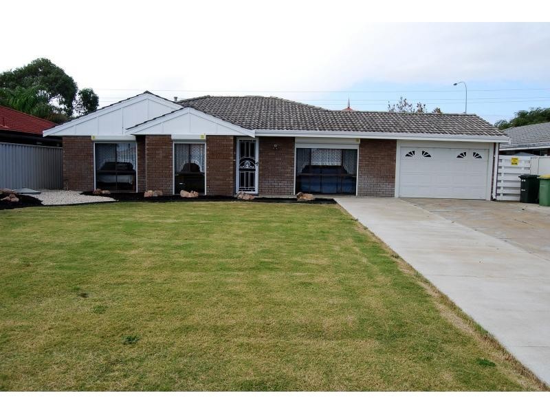 32 Sextant Avenue, Waikiki WA 6169