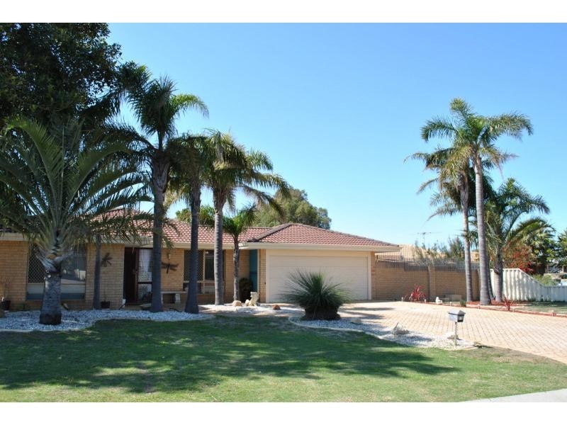 18 RONEZ Elbow, Merriwa WA 6030