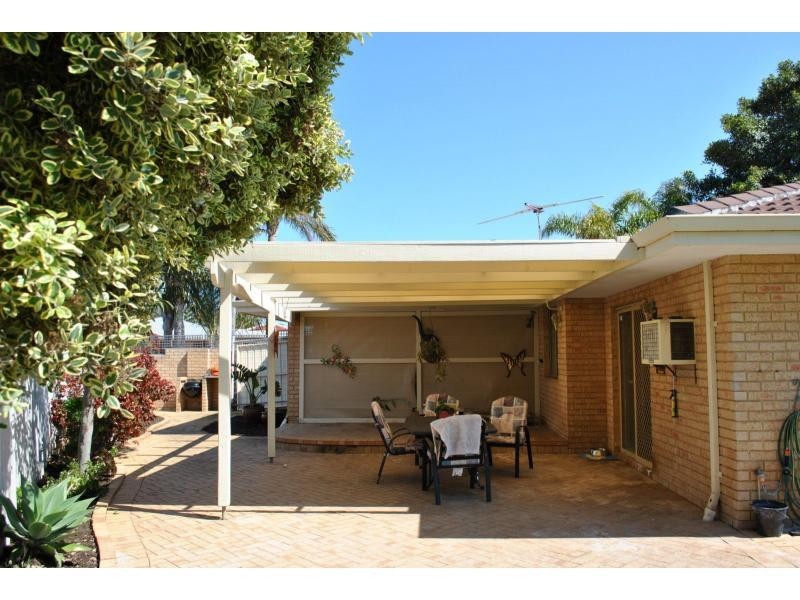 18 RONEZ Elbow, Merriwa WA 6030