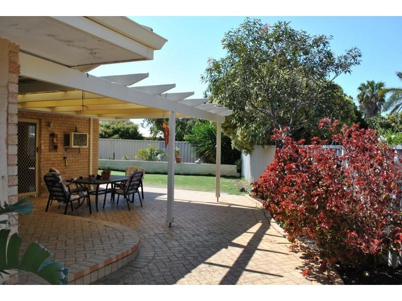 18 RONEZ Elbow, Merriwa WA 6030