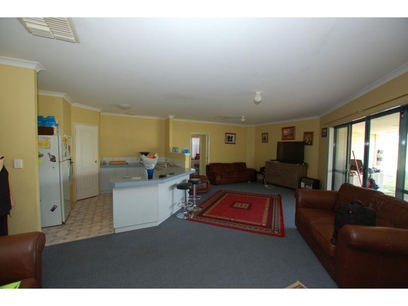 14 Adelong Circuit, Merriwa WA 6030