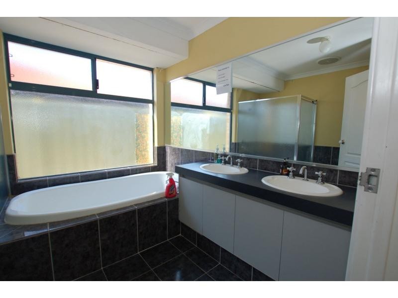 14 Adelong Circuit, Merriwa WA 6030