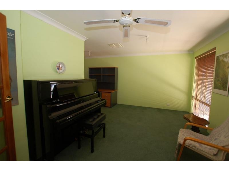 10 Emanuel Court, Marangaroo WA 6064