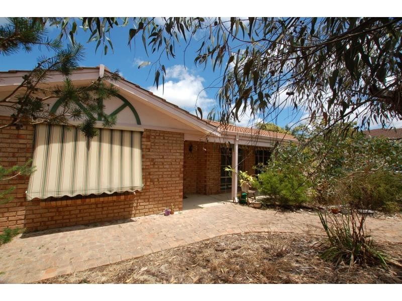 10 Emanuel Court, Marangaroo WA 6064