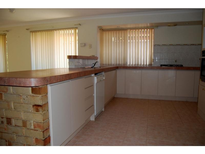 8 Waten Place, Canning Vale WA 6155