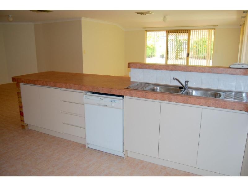 8 Waten Place, Canning Vale WA 6155