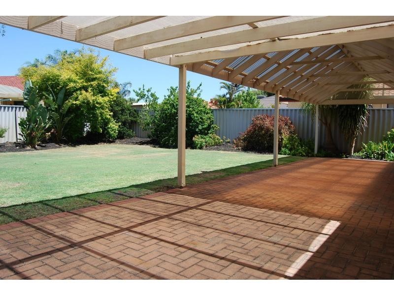 8 Waten Place, Canning Vale WA 6155