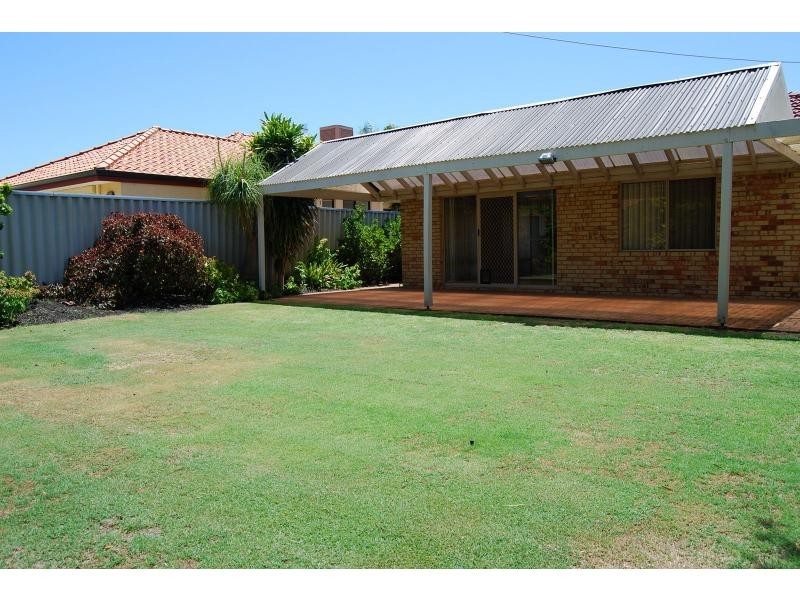 8 Waten Place, Canning Vale WA 6155