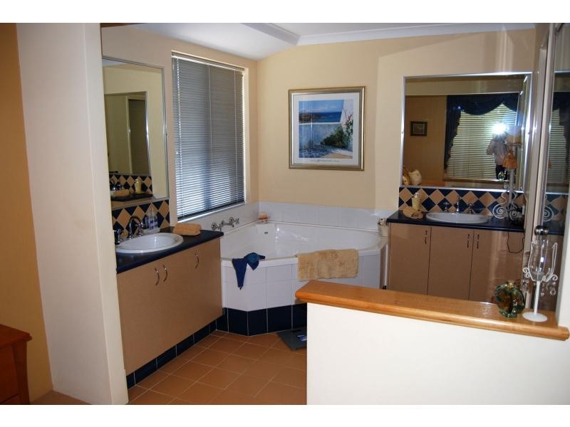 19 Foxton Boulevard, High Wycombe WA 6057