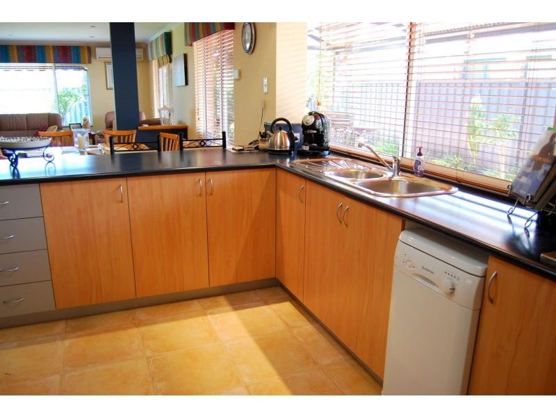 19 Foxton Boulevard, High Wycombe WA 6057