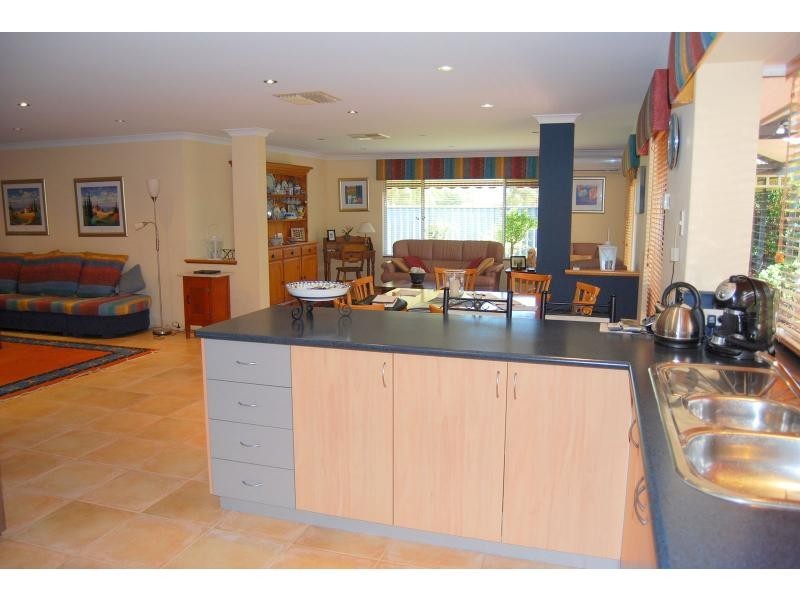 19 Foxton Boulevard, High Wycombe WA 6057