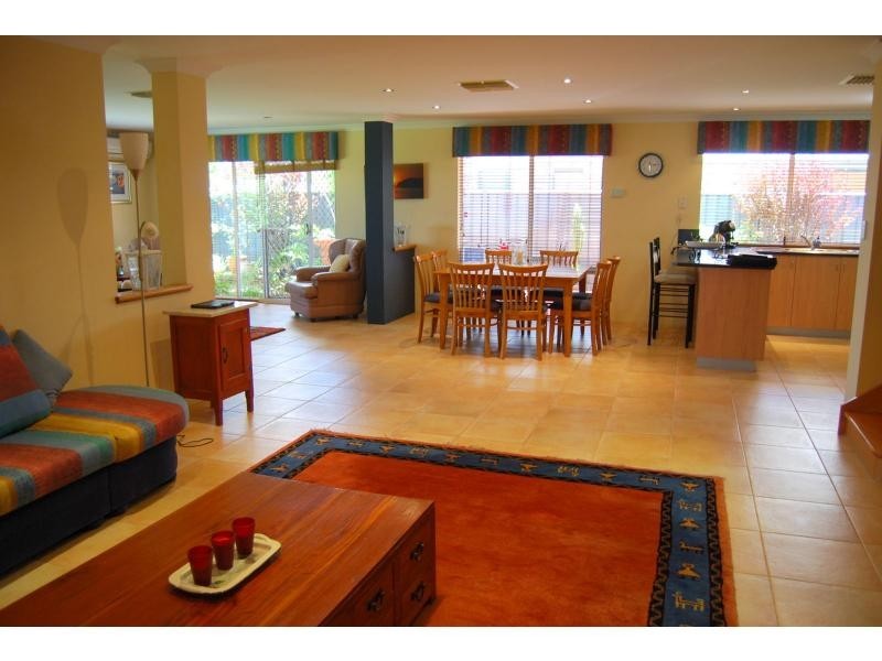 19 Foxton Boulevard, High Wycombe WA 6057