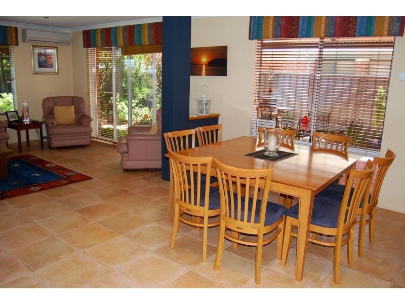 19 Foxton Boulevard, High Wycombe WA 6057