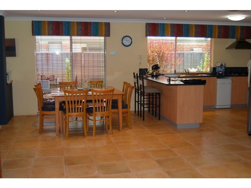 19 Foxton Boulevard, High Wycombe WA 6057