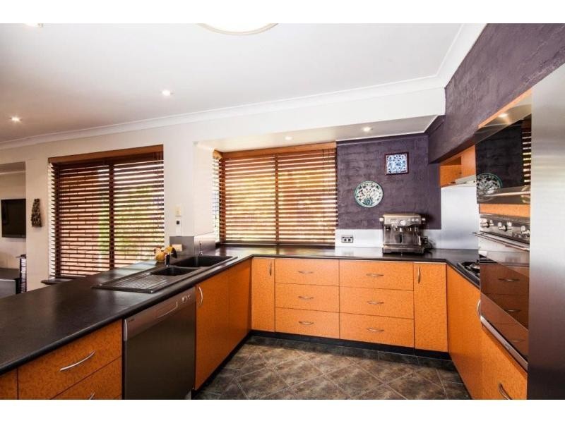 1 WHITBURN Road, Kingsley WA 6026