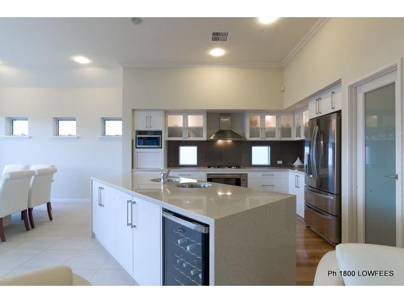 21 Quayside Mews, Hillarys WA 6025