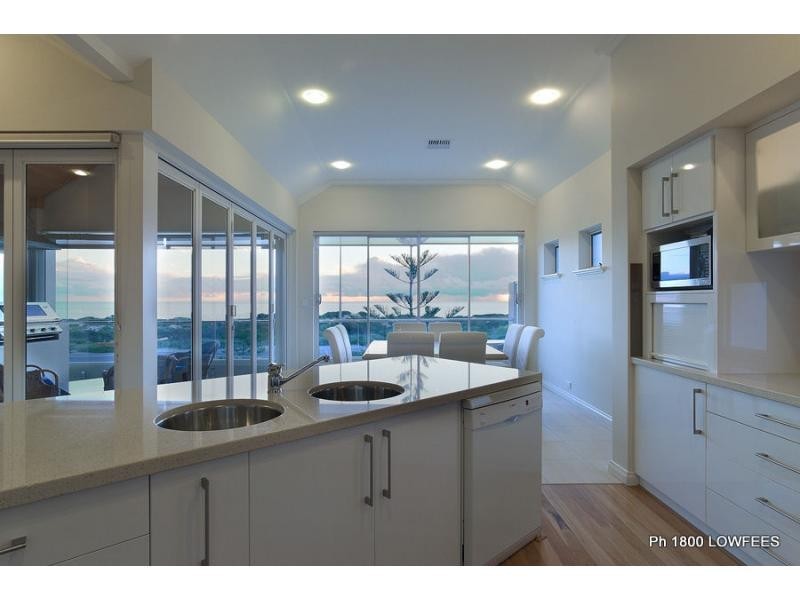 21 Quayside Mews, Hillarys WA 6025