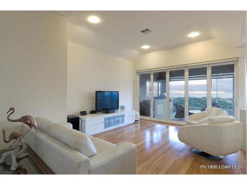 21 Quayside Mews, Hillarys WA 6025