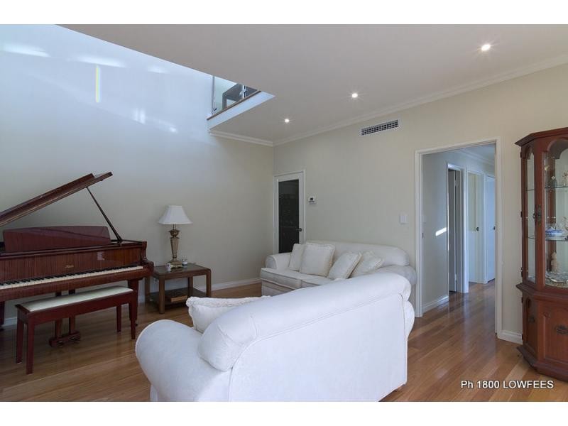 21 Quayside Mews, Hillarys WA 6025