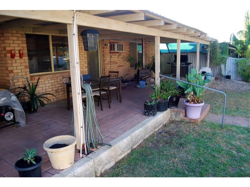 18 Logan Court, Seville Grove WA 6112