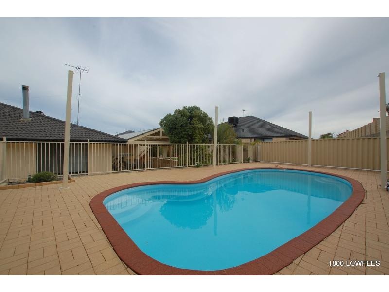 4 TARWHINE Turn, Yanchep WA 6035