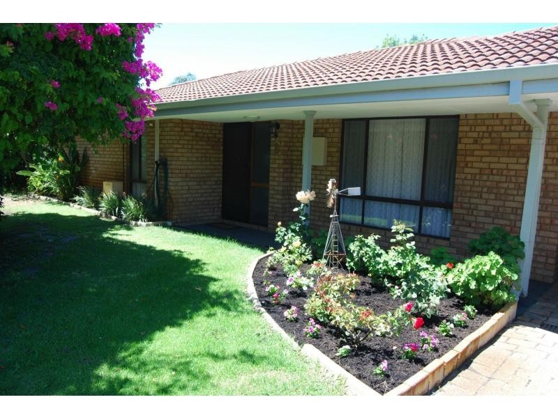 8 Warman Court, Leeming WA 6149