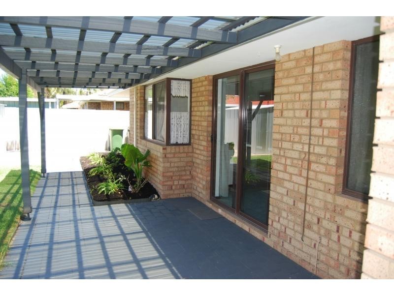 8 Warman Court, Leeming WA 6149