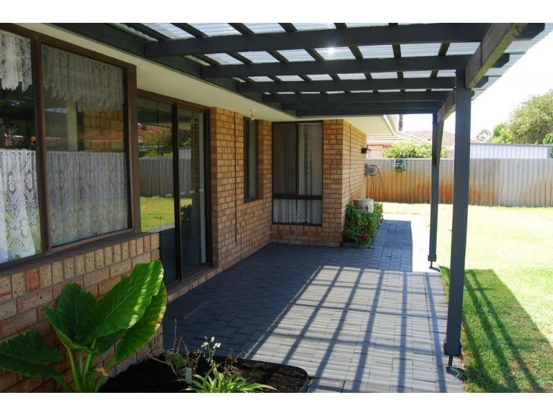 8 Warman Court, Leeming WA 6149