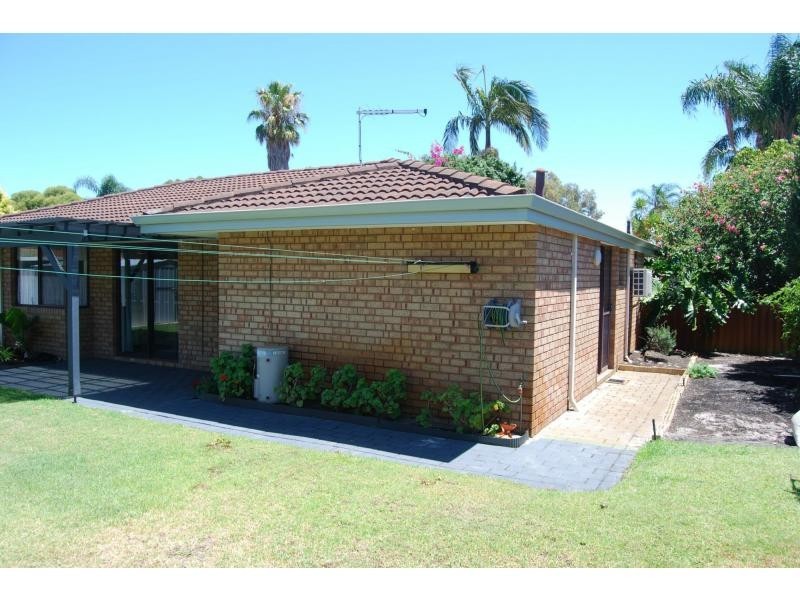 8 Warman Court, Leeming WA 6149