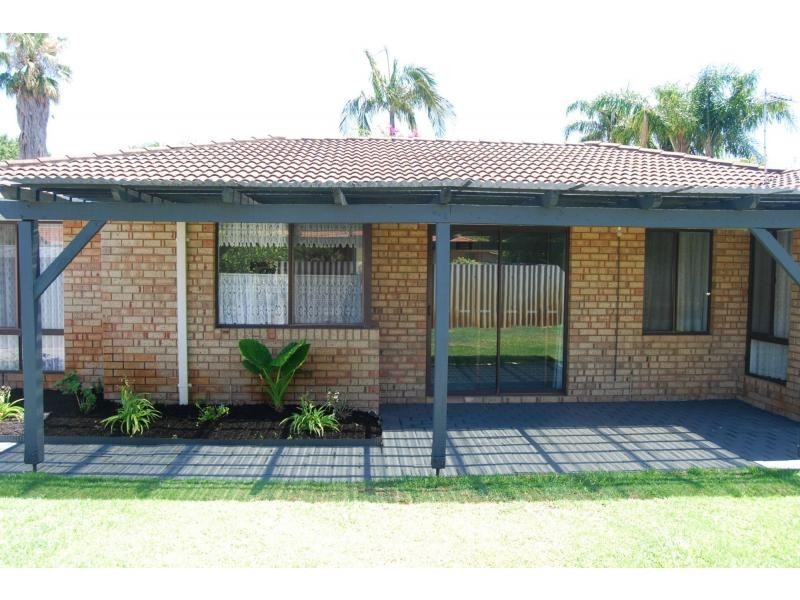 8 Warman Court, Leeming WA 6149