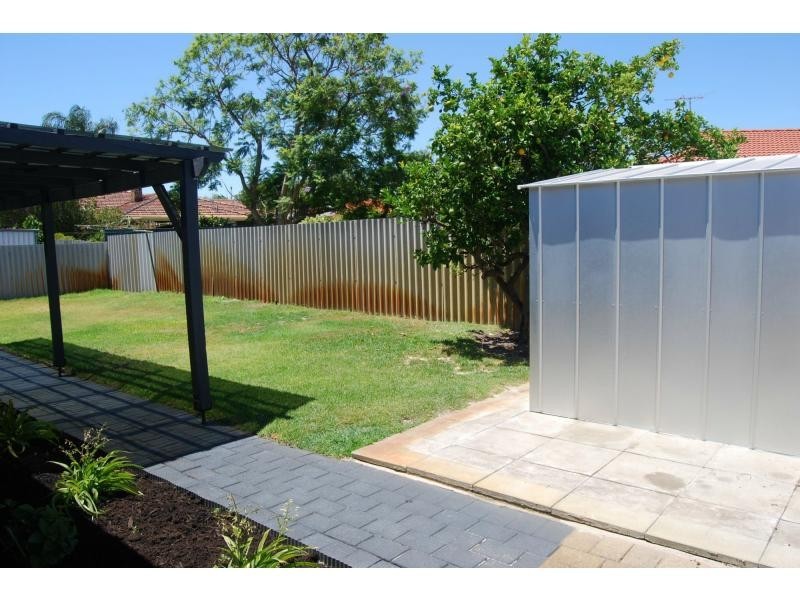 8 Warman Court, Leeming WA 6149